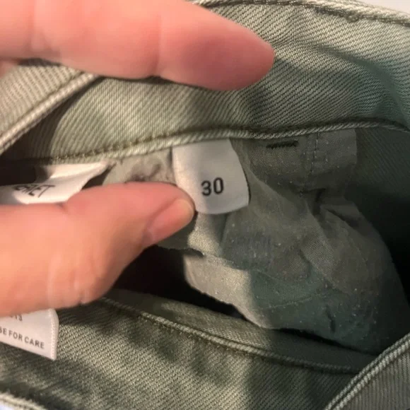 Stylish Green Distressed Women Jeans - Picture 7 of 7